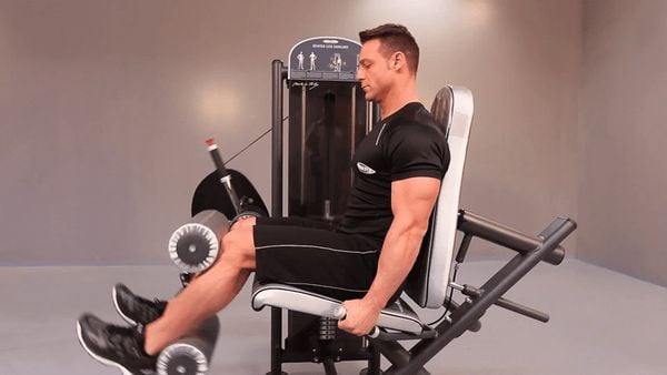 Bài tập gym cho nam: Seated Leg Curl