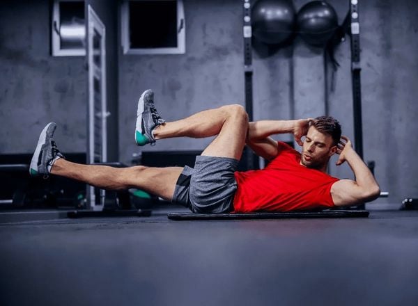 Bài tập gym cho nam: Bicycle Crunches