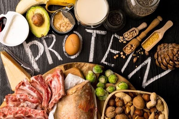 Protein giúp tăng cường trao đổi chất, xây dựng cơ bắp