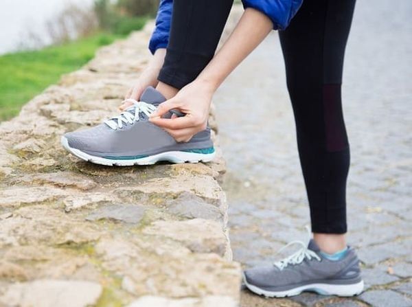 Để chạy bộ giảm cân hiệu quả, tránh chấn thương, hãy chọn một đôi giày phù hợp