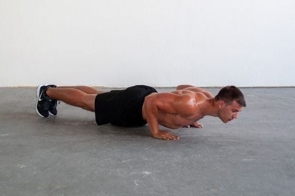 Động tác chống đẩy Standard Push-Ups đúng cách