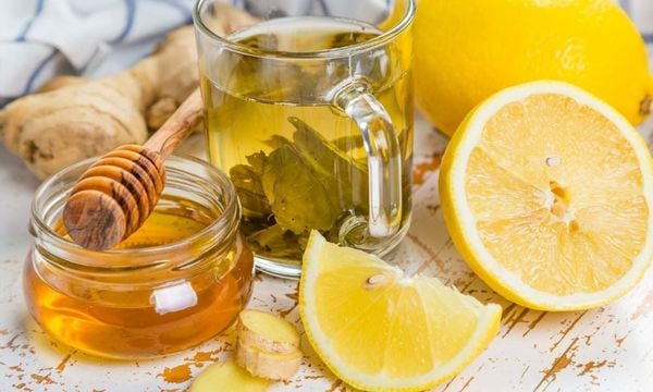 Nước detox chanh, cam và mật ong