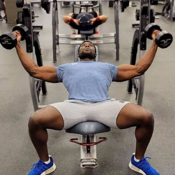 Dumbbell Flyes mang lại lợi ích toàn diện cho phần thân trên