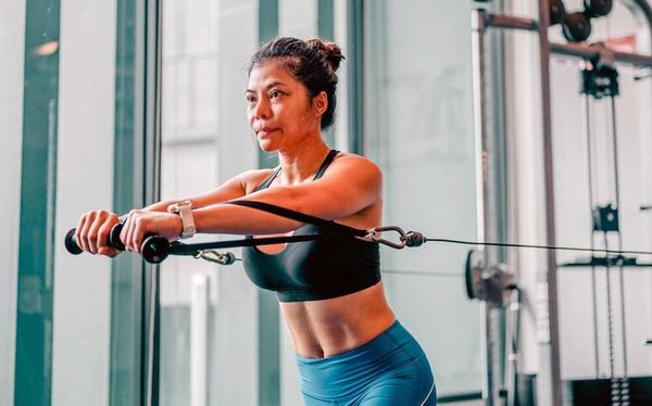 Biến thể bài tập ngực Standing Cable Flyes