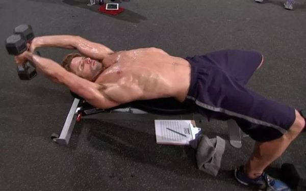 Hướng dẫn tập Dumbbell Pullover đúng cách