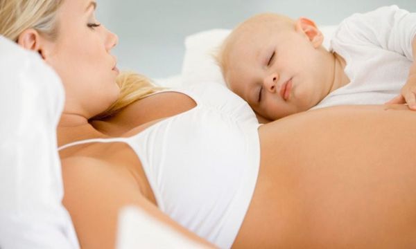 Phụ nữ mang thai và đang cho con bú không nên dùng tinh dầu hoa anh thảo