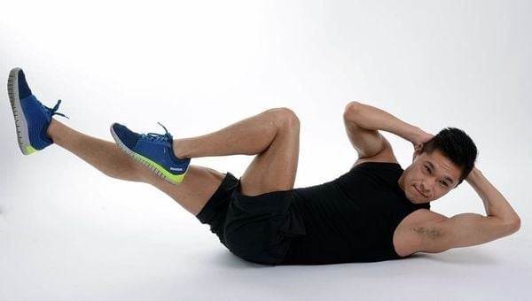 Gập bụng đạp xe giúp giảm mỡ bụng hiệu quả, dễ thực hiện