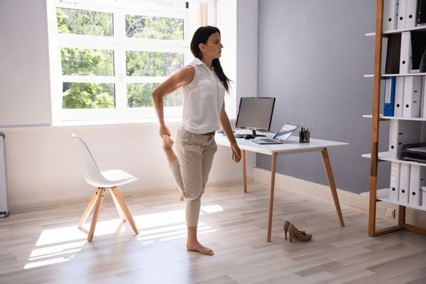 Bài tập giãn cơ đùi trước