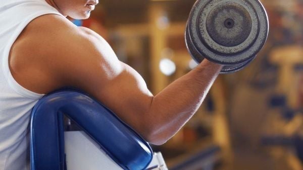 Hammer Curl hỗ trợ phát triển cơ bắp toàn diện và cải thiện độ linh hoạt cho cánh tay