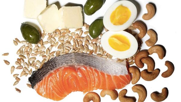 Tăng sản sinh keratin bằng cách bổ sung thực phẩm giàu vitamin A, kẽm, biotin