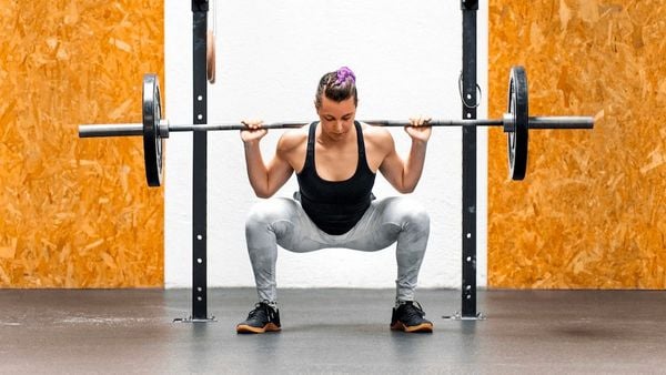 Bài tập cơ mông đùi cho nữ tập gym