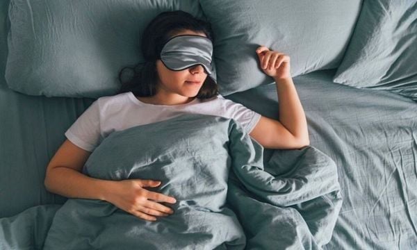 Ngủ quá nhiều có thể gây tăng cân, béo phì