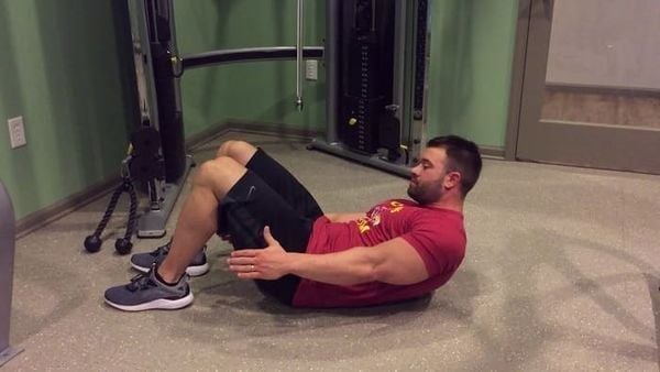 Bài tập bụng dưới Heel Tap Crunch