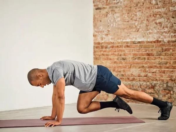 Bài tập bụng dưới Mountain Climbers
