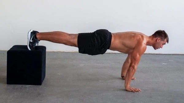 Bài tập ngực Decline Push Up