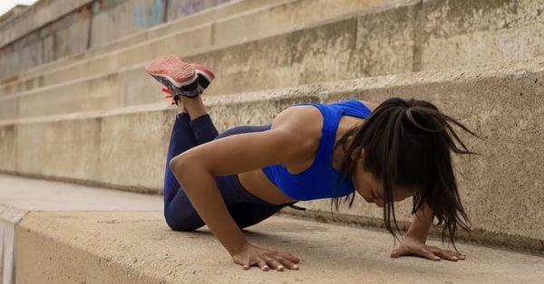 Bài tập thể dục 15 phút chống đẩy đầu gối dễ thực hiện