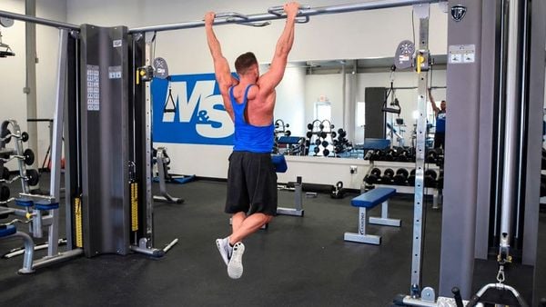 Bài tập cơ lưng xô cho nam: Wide Grip Pull Up