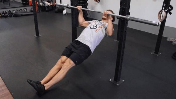 Bài tập cơ lưng xô cho nam: Australian Pull Ups