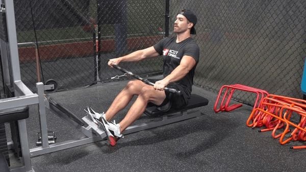 Bài tập cơ lưng xô cho nam: Wide Grip Seated Cable Row