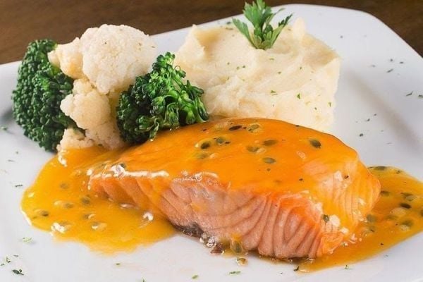 Thực đơn giảm cân khoa học với cá hồi áp chảo