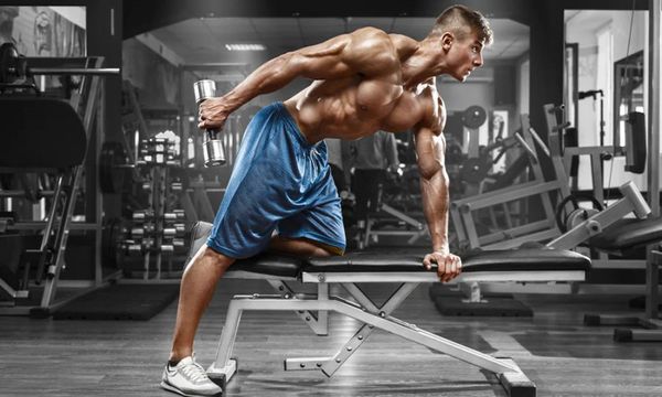 Tricep Dumbbell Kickbacks giúp tăng sức mạnh, săn chắc cơ bắp tay sau