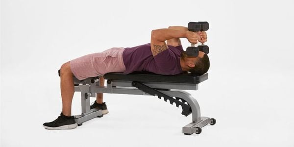 Động tác tập Lying Tricep Extension