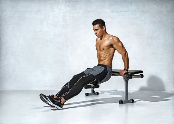 Triceps dip giúp phát triển nhóm cơ tay sau hiệu quả