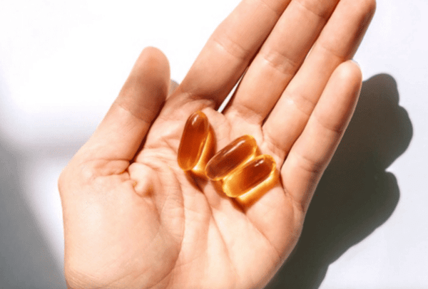 Dầu cá cung cấp hai loại omega-3 quan trọng nhất là EPA và DHA, không chỉ giúp hỗ trợ não, mắt và tim mà còn có thể chống viêm.
