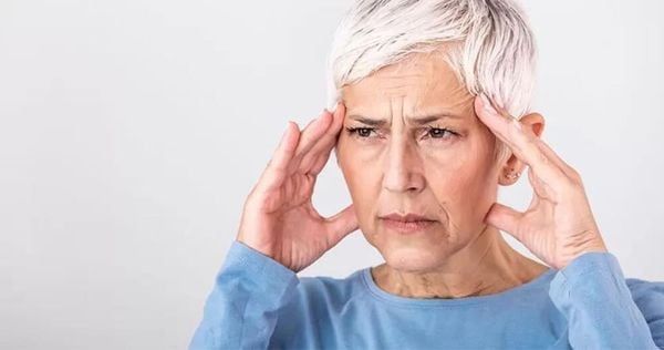 thiếu vitamin B12 gây đau đầu, giảm trí nhớ