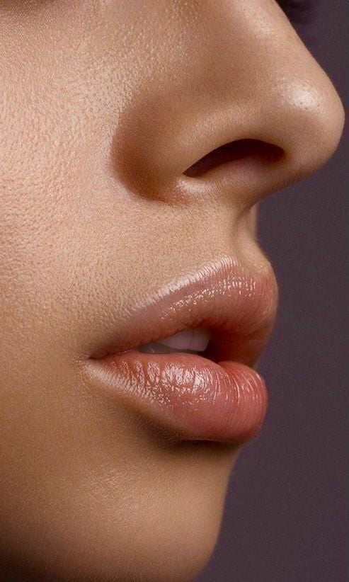 Son dưỡng môi Living Nature Lip Hydrator 01