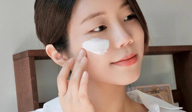 CHỐNG NẮNG ĐÚNG CÁCH – LÁ CHẮN ĐẦU TIÊN GIỮ DA TRẮNG SÁNG