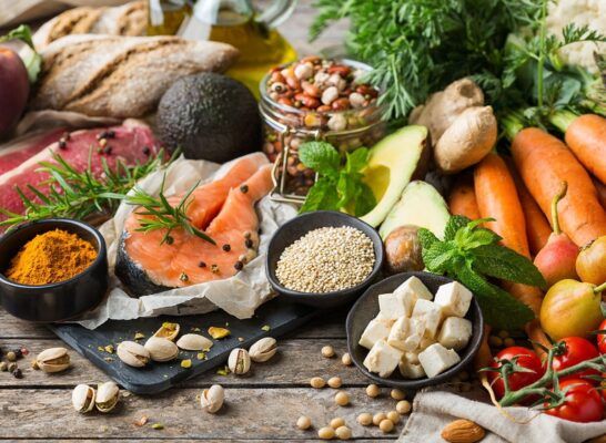 Chế độ ăn uống lành mạnh cải thiện hệ miễn dịch yếu