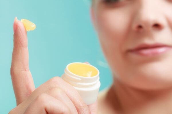 Khám phá sự khác biệt - Vaseline và Aquaphor