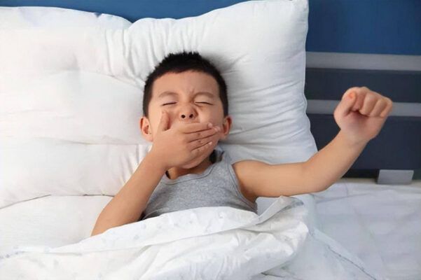 trẻ ngủ muộn sẽ ảnh hưởng đến chiều cao