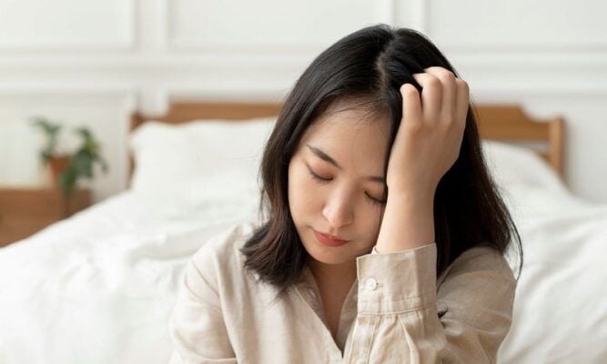 Thanh thiếu niên hoặc người lớn nào (kể cả phụ nữ mang thai hoặc phụ nữ vừa sinh con) trên 12 tuổi nên được tầm soát trầm cảm