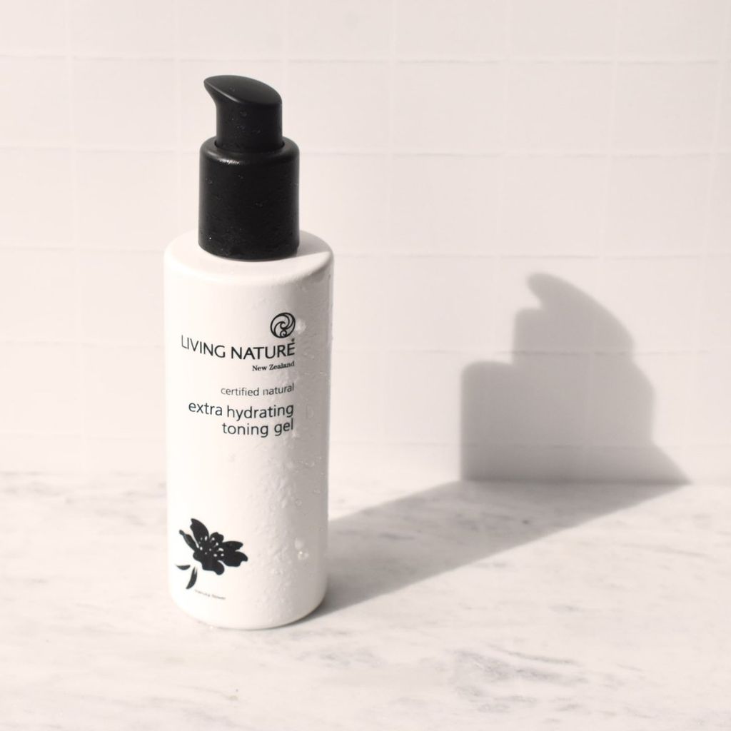Gel siêu dưỡng ẩm Living Nature Extra Hydrating Toning Gel