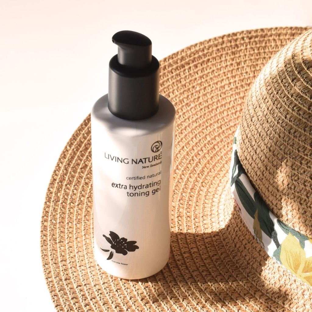 Gel siêu dưỡng ẩm Living Nature Extra Hydrating Toning Gel