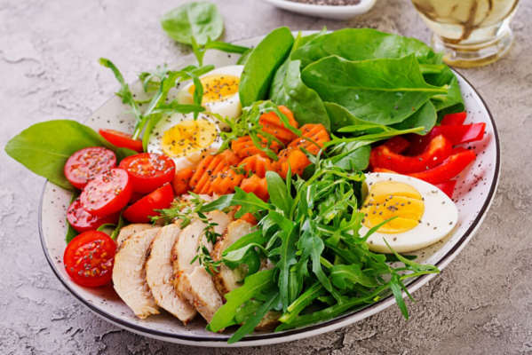 Sữa chua, dưa cải bắp, kim chi,... hỗ trợ cân bằng hệ vi sinh vật đường ruột và hạn chế sự phát triển của nấm Candida