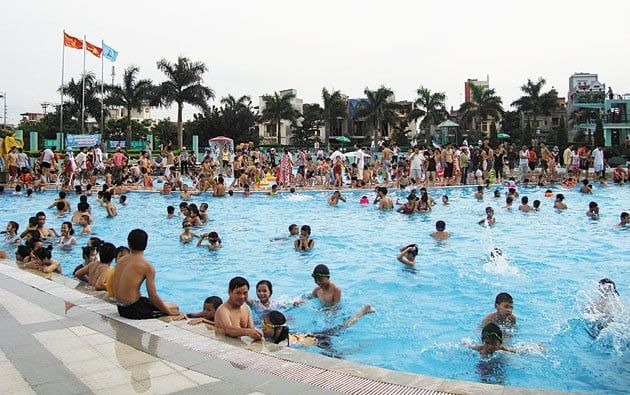hồ bơi công cộng khiến là điều kiện tốt để nấm lây lan