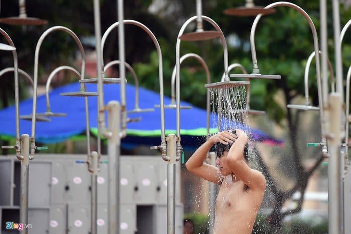 không tắm sau bơi