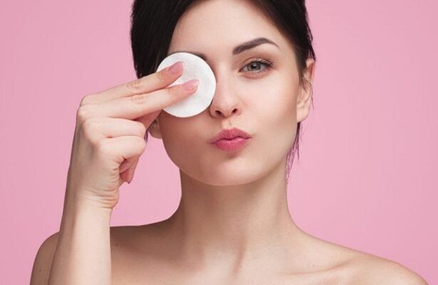 Cách sử dụng nước tẩy trang- tẩy trang mắt