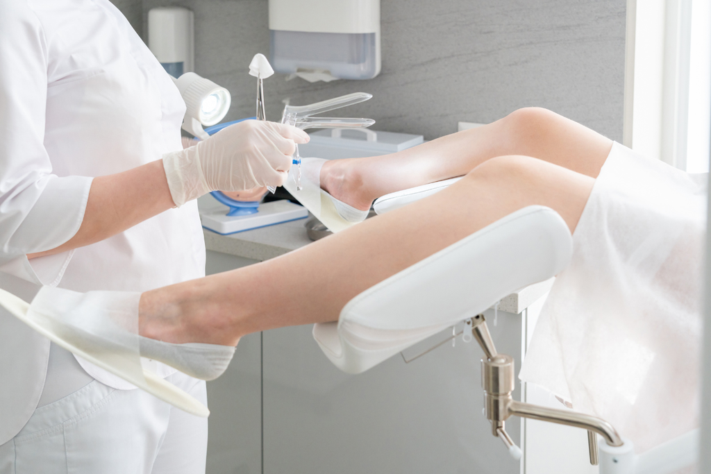 Khám và kiểm tra vùng kín không hề đau đớn như bạn nghĩ