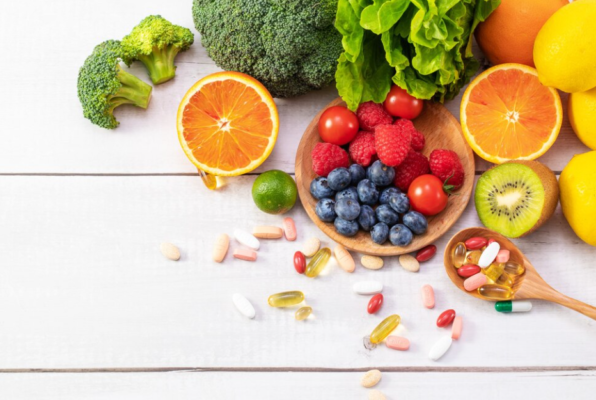 Bổ sung các loại thực phẩm giàu vitamin B12, sắt, kẽm và chất chống oxy hóa có thể hỗ trợ sức khỏe của tóc