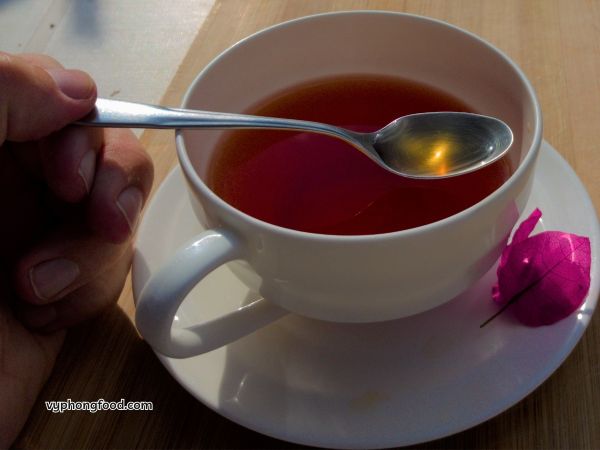 Premium South African Rooibos tea – caffeine-free herbal tea rich in antioxidants, supporting heart health, better sleep, and glowing skin.