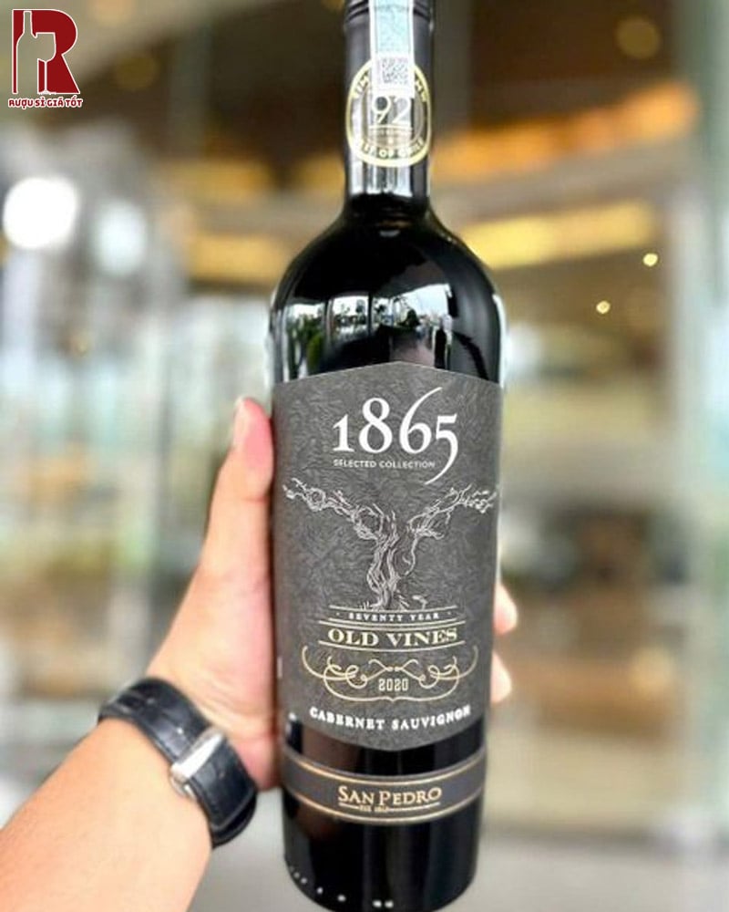 Chai 1865 Old Vines Cabernet Sauvignon sở hữu hương thơm nồng nàn của trái cây đen