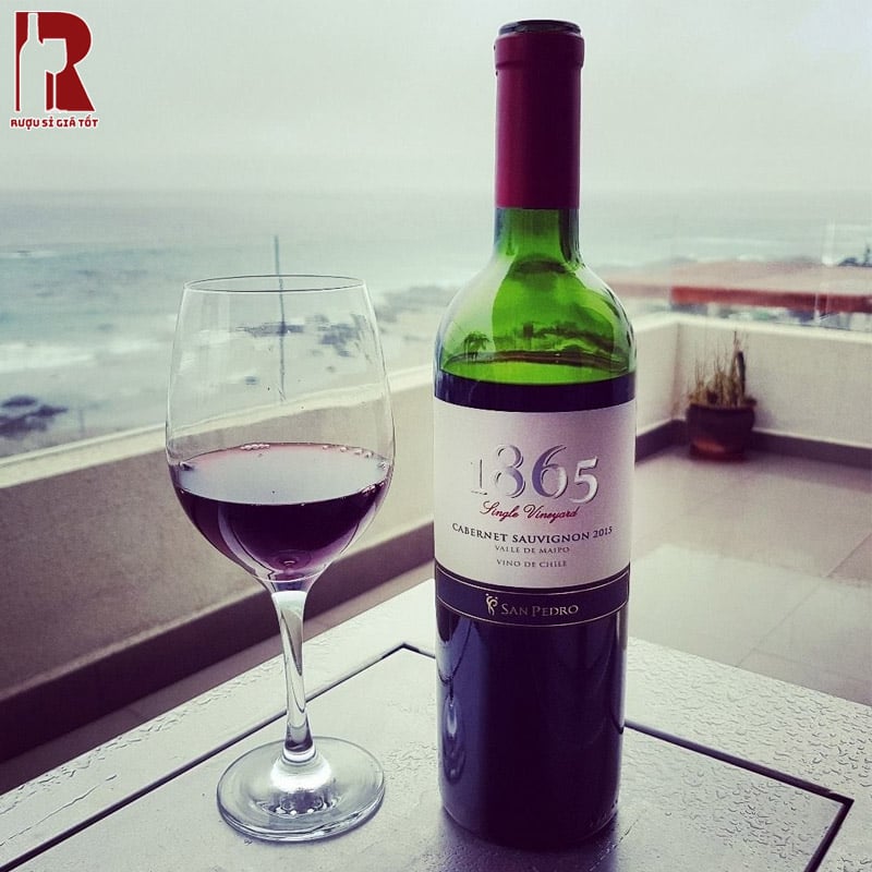 Rượu vang Chile đỏ 1865 Selected Cabernet Sauvignon có hương vị đậm đà và mùi thơm phong phú