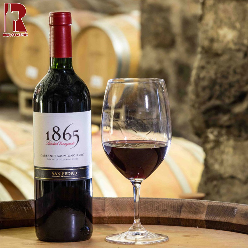 Rượu vang Chile đỏ 1865 Selected Cabernet Sauvignon nên được dùng kèm với các món thịt đỏ hoặc phô mai