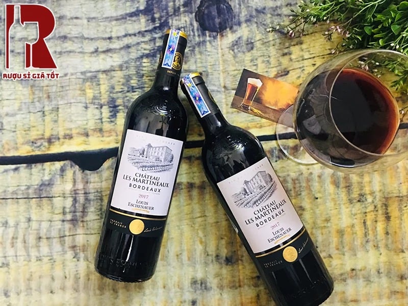 Rượu vang Pháp đỏ Chateau Les Martineaux Bordeaux hoàn hảo để đi kèm với các món Âu như thịt muối, phô mai