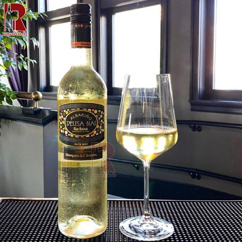Phương pháp ủ đặc biệt giúp chai Marqués de Cáceres Deusa Nai Albariño vừa giữ được vị truyền thống vừa có nét hiện đại