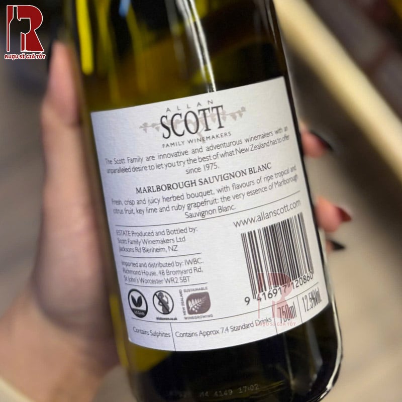 Guarini C’era Una Volta Riesling Oltrepò Pavese có vị nhẹ nhàng và các tầng hương trái cây tươi